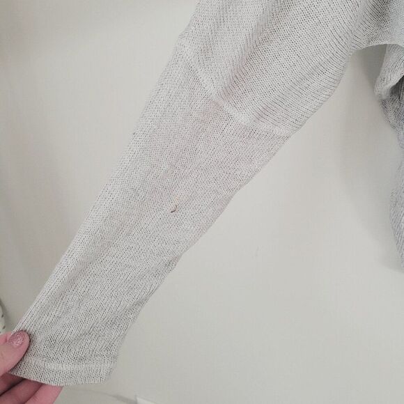 Urban Outfitters Light Grey Wrap Sweater Size Large - Picture 2 of 9
